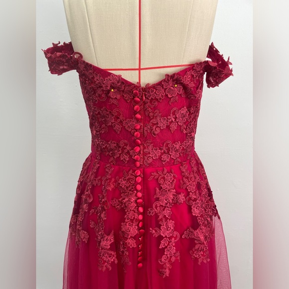 Brand new prom dress with padding - Picture 7 of 8